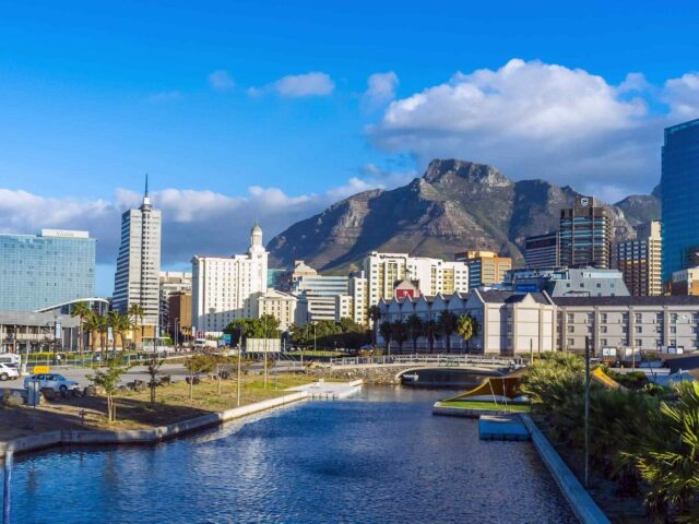 https://travelforless.us/wp-content/uploads/2018/08/post_capetown_02-2-640x480.jpg