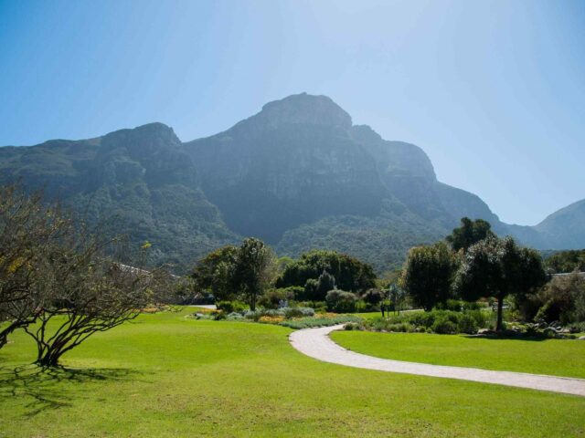 https://travelforless.us/wp-content/uploads/2018/08/post_capetown_04-2-640x480.jpg