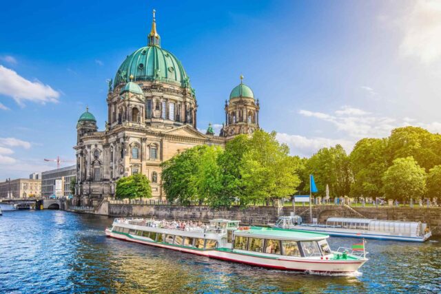 https://travelforless.us/wp-content/uploads/2018/09/destination-berlin-02-2-640x427.jpg