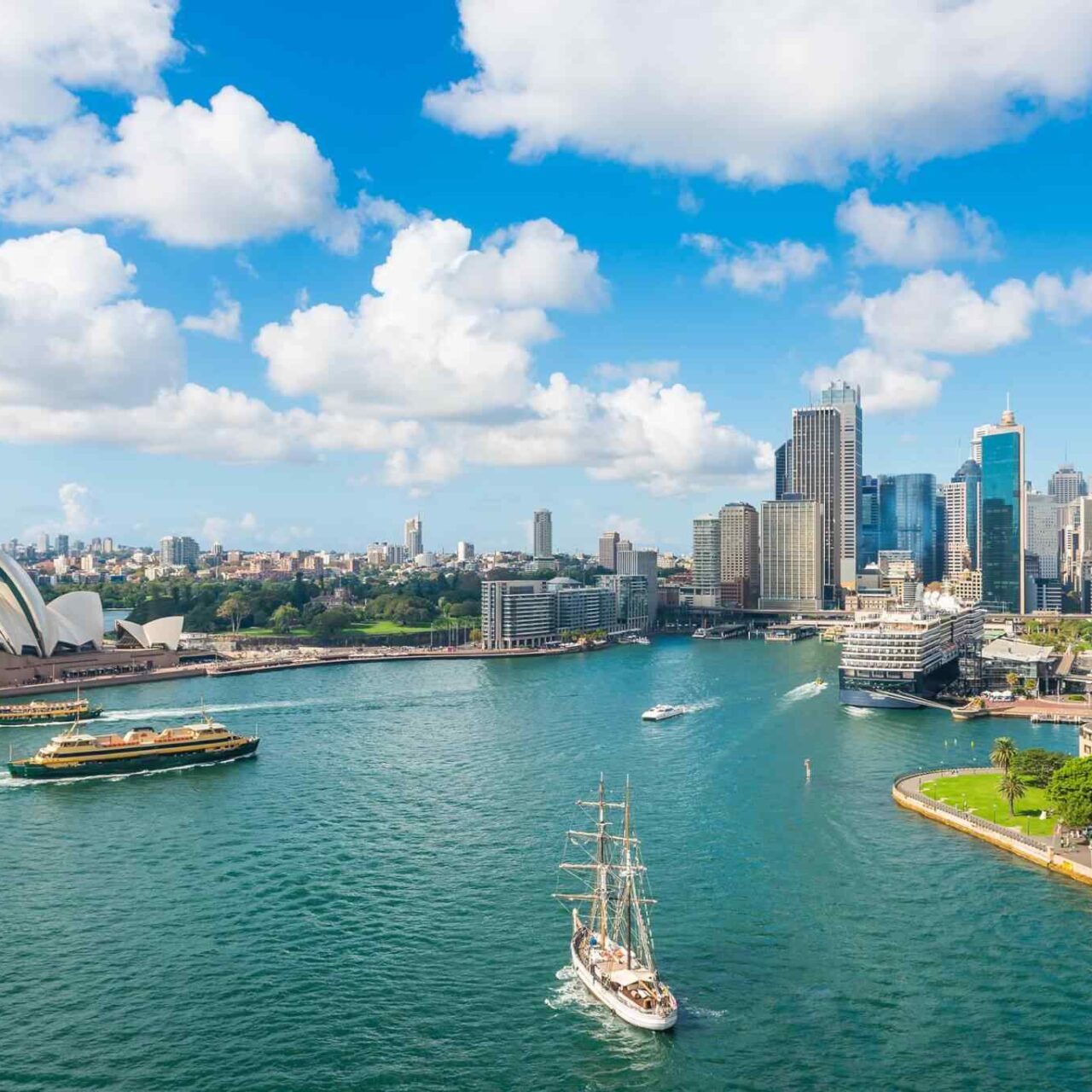 https://travelforless.us/wp-content/uploads/2018/09/destination-sydney-04-2-1280x1280.jpg