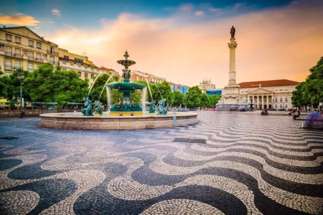 https://travelforless.us/wp-content/uploads/2018/09/tour-portugal-01-2-640x427.jpg