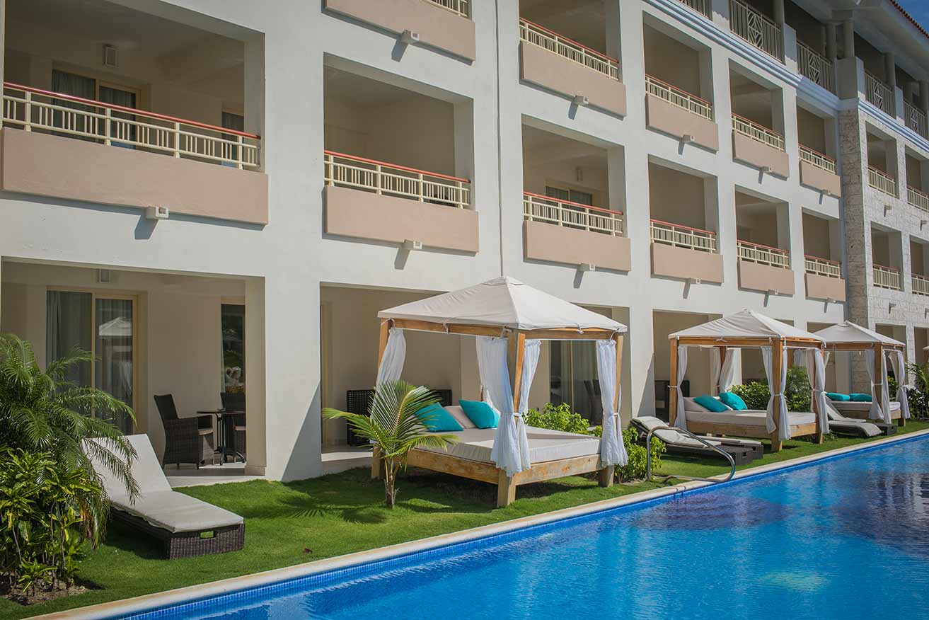 Family-Club-Swim-Up-Suite-terrace