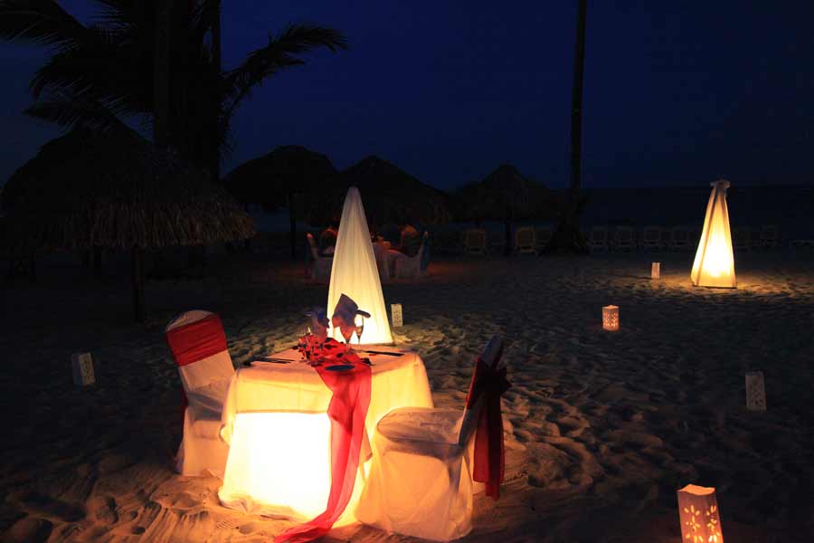 majestic-elegance-dinner-beach