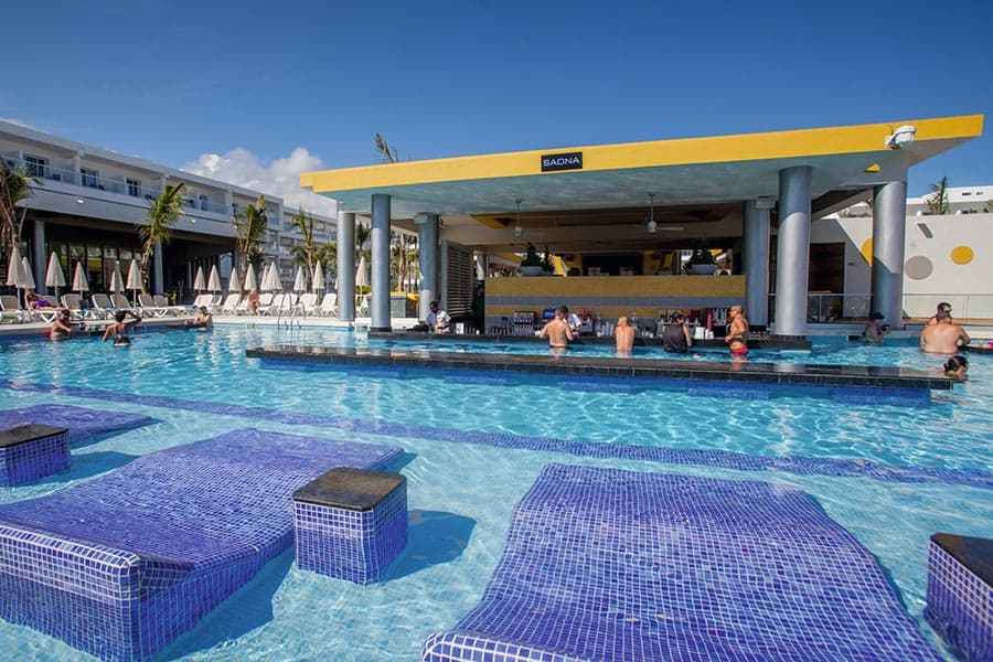 pool-riu-republica-3_tcm55-229802