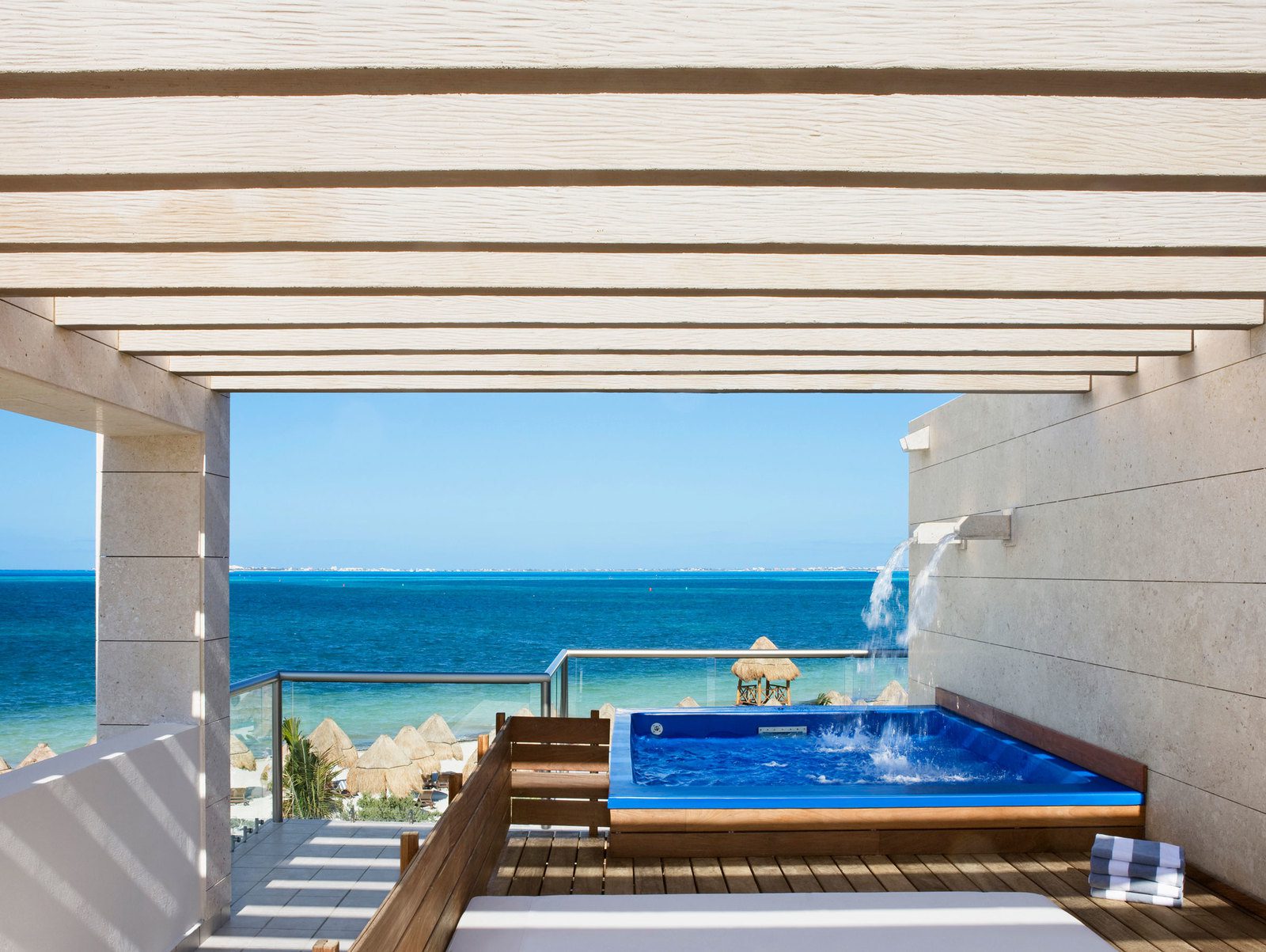 honeymoon-suites-with-private-pool