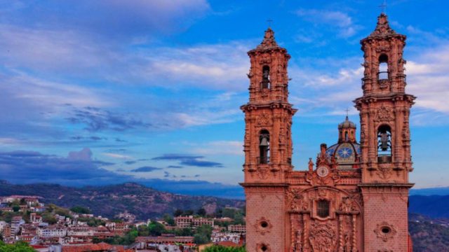 https://travelforless.us/wp-content/uploads/2023/08/Parroquia_de_Santa_Prisca-640x360.jpg