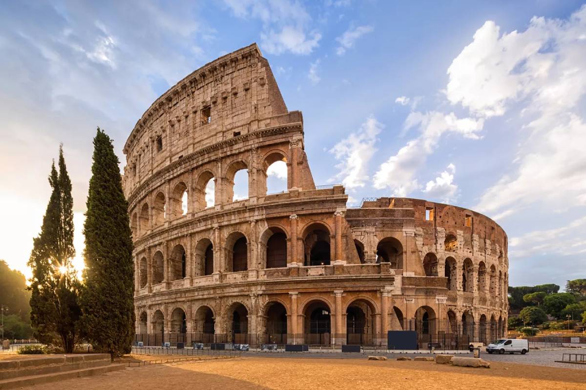 https://travelforless.us/wp-content/uploads/2024/09/20220127150143-colosseo-roma-lazio-shutterstock-756032350-2-1.jpg