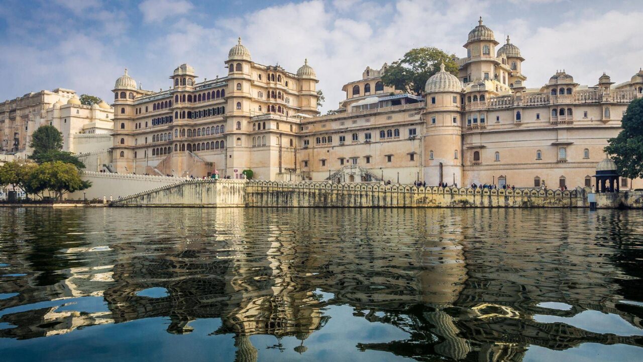 https://travelforless.us/wp-content/uploads/2024/09/509-Unforgettable-destinations-in-India-lake-cities-1280x720.jpg