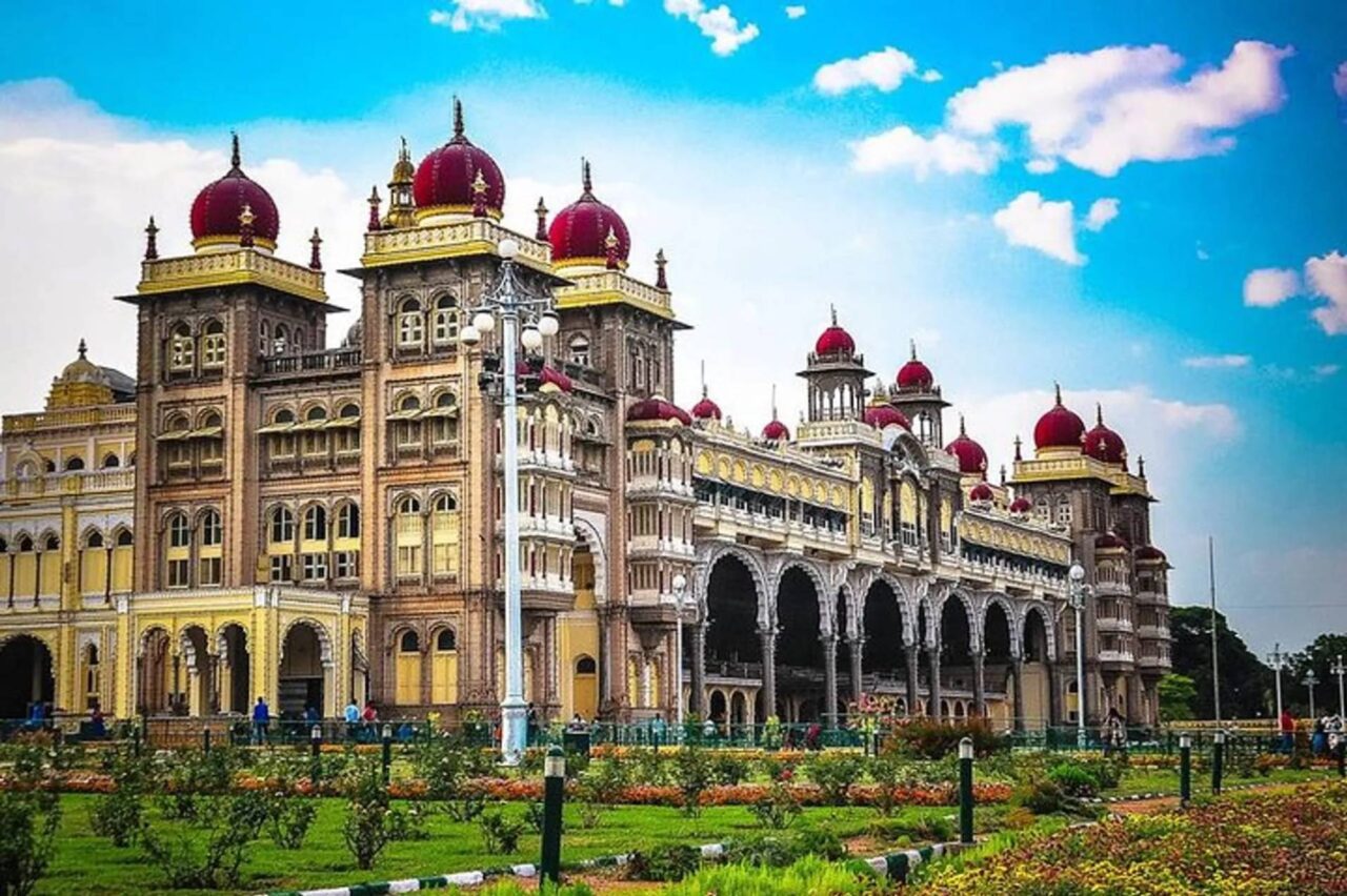 https://travelforless.us/wp-content/uploads/2024/09/9db4e62a-5e24-4797-8544-54fbb95e0b32_full-day-tour-of-mysore-and-srirangapatna-from-bangalore-xlarge-1280x852.jpg