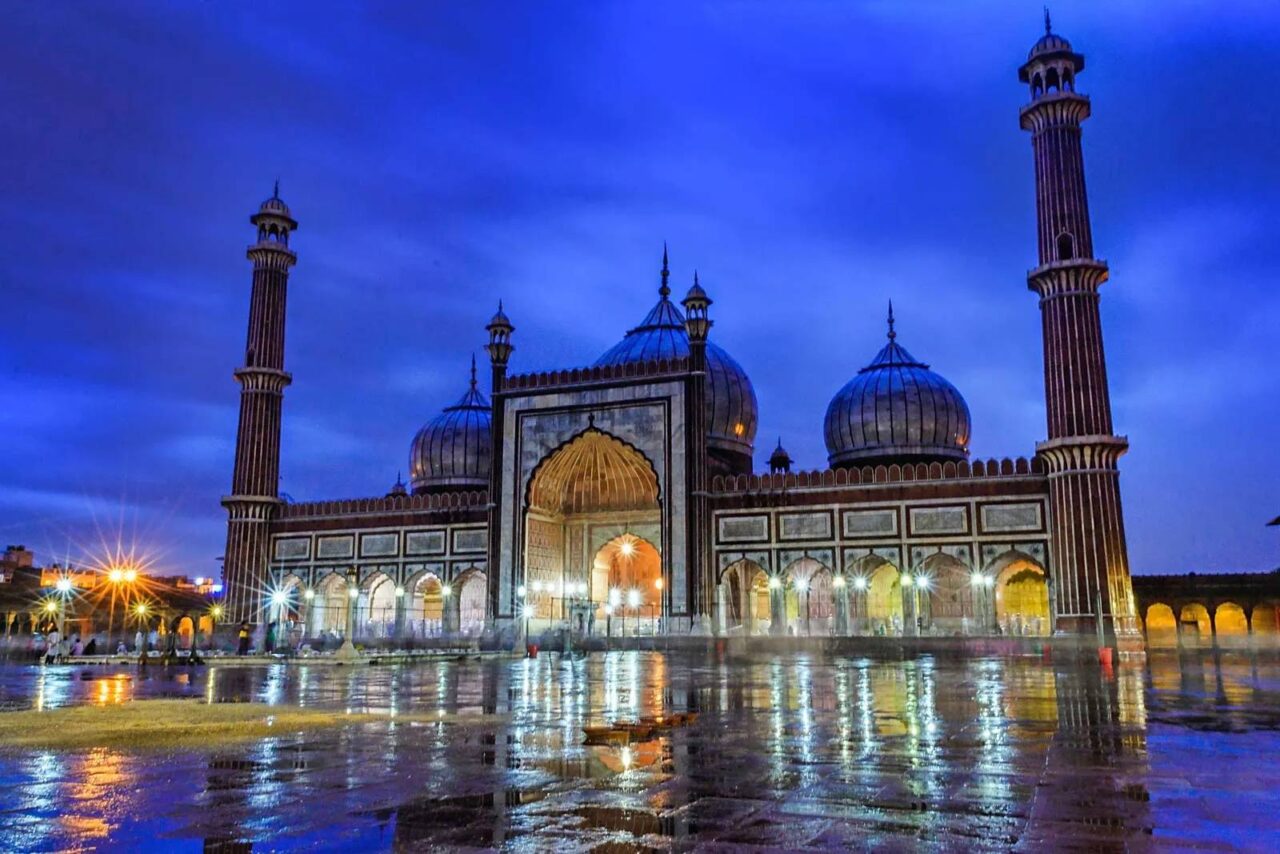 https://travelforless.us/wp-content/uploads/2024/09/Jama-Masjid-Delhi-1280x854-1.jpg