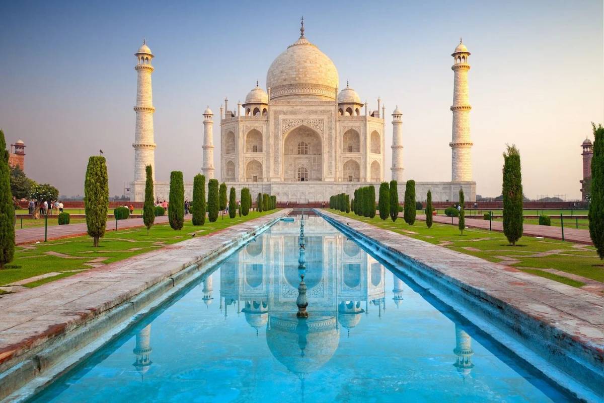 https://travelforless.us/wp-content/uploads/2024/09/la-razon-por-la-que-el-taj-mahal-de-la-india-cambia-de-color-varias-veces-al-dia-1703426727911_1280.jpg