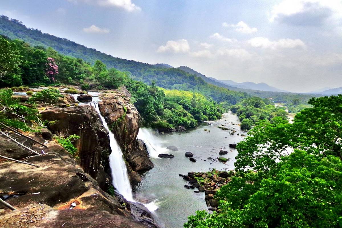 https://travelforless.us/wp-content/uploads/2024/10/cochin-india-waterfall.jpg