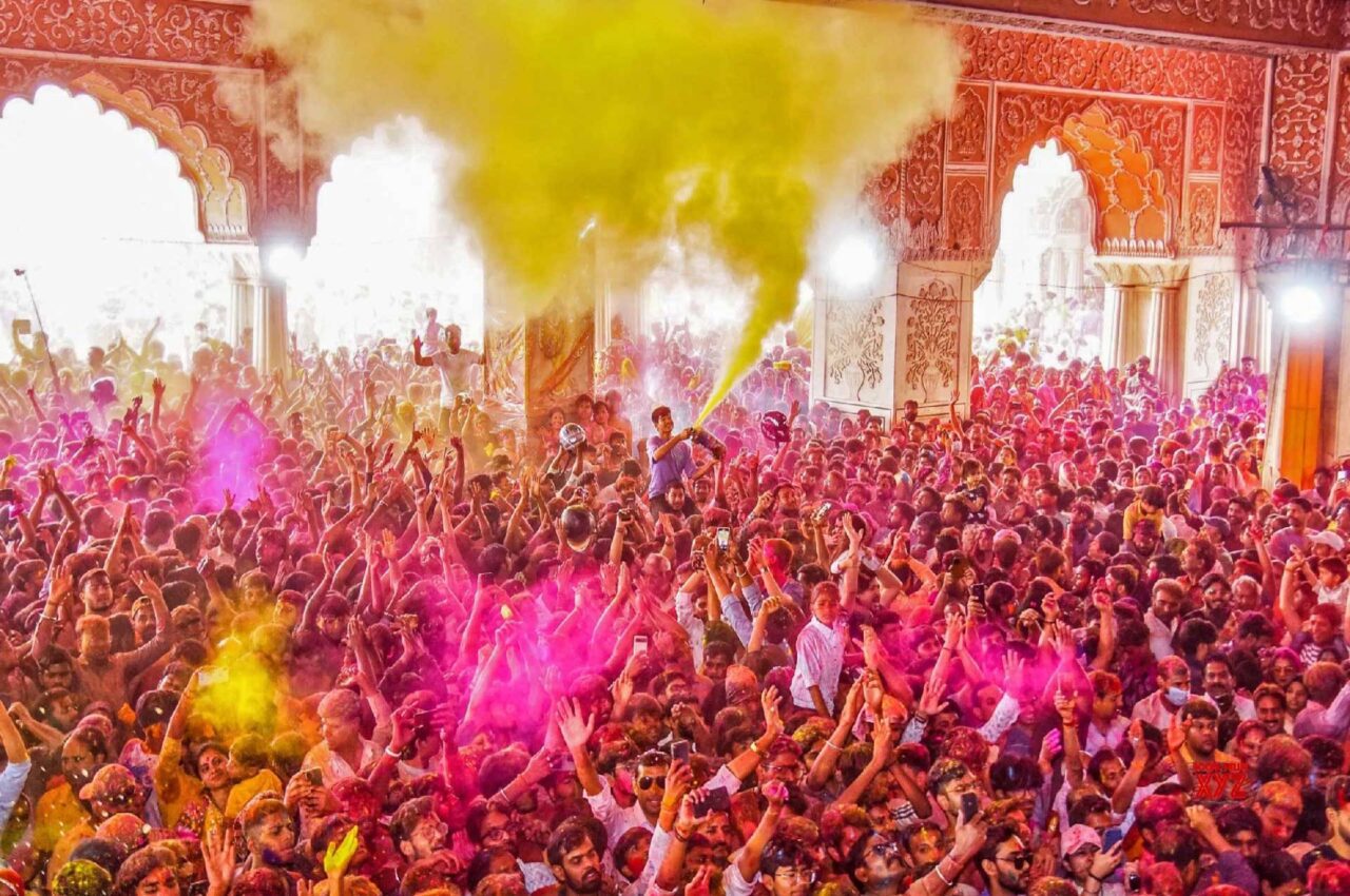 https://travelforless.us/wp-content/uploads/2024/10/golden-triangle-tour-with-holi-festival-1713349214-1280x850-1.jpg